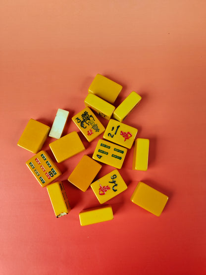 Antique American Bakelite Mahjong Tiles – 15 Pieces + 1 Chip, 162.9g