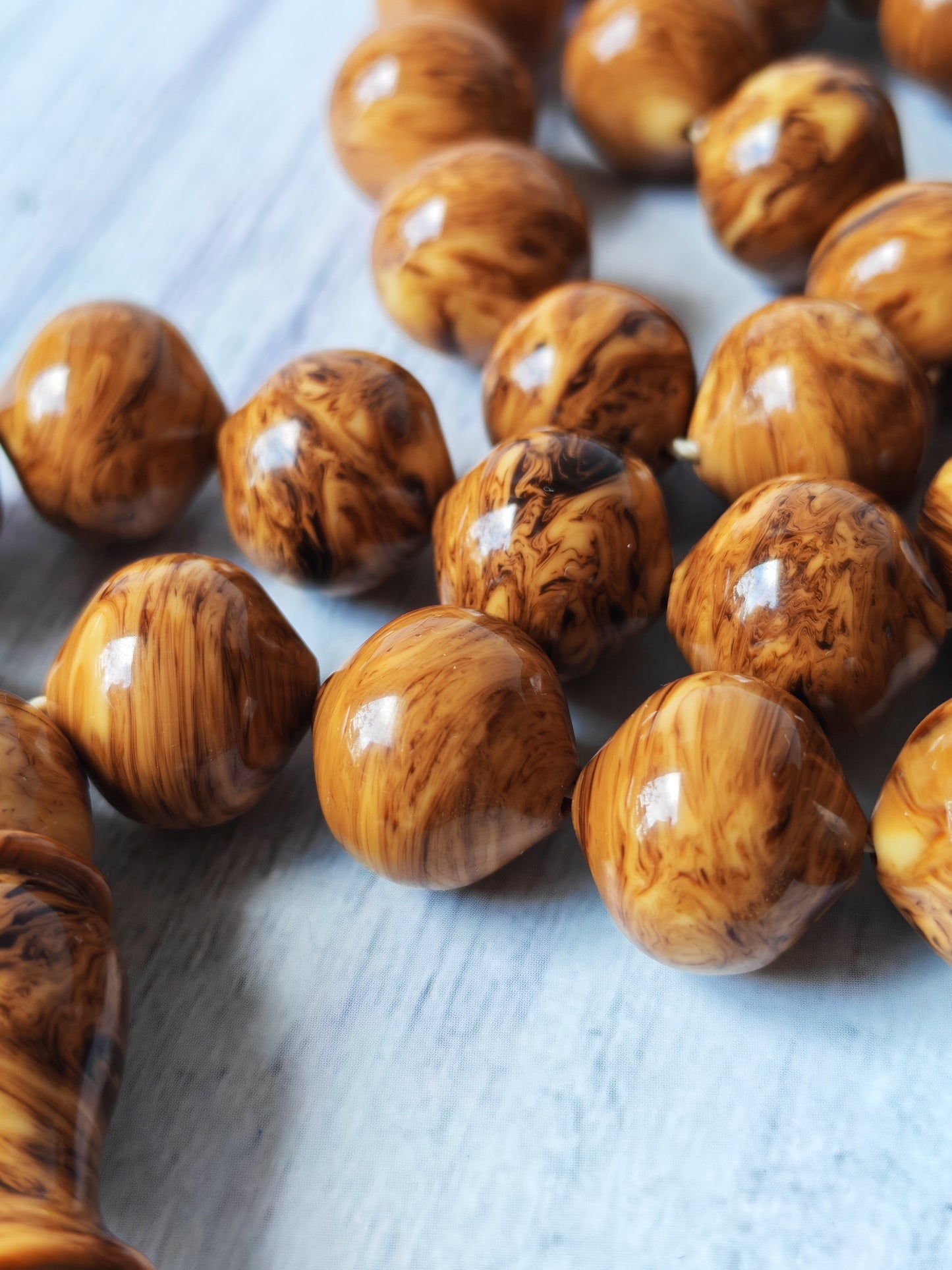 “Savannah Pattern” German Bakelite | 33 Beads | Istanbul Shape | Silver Tassel