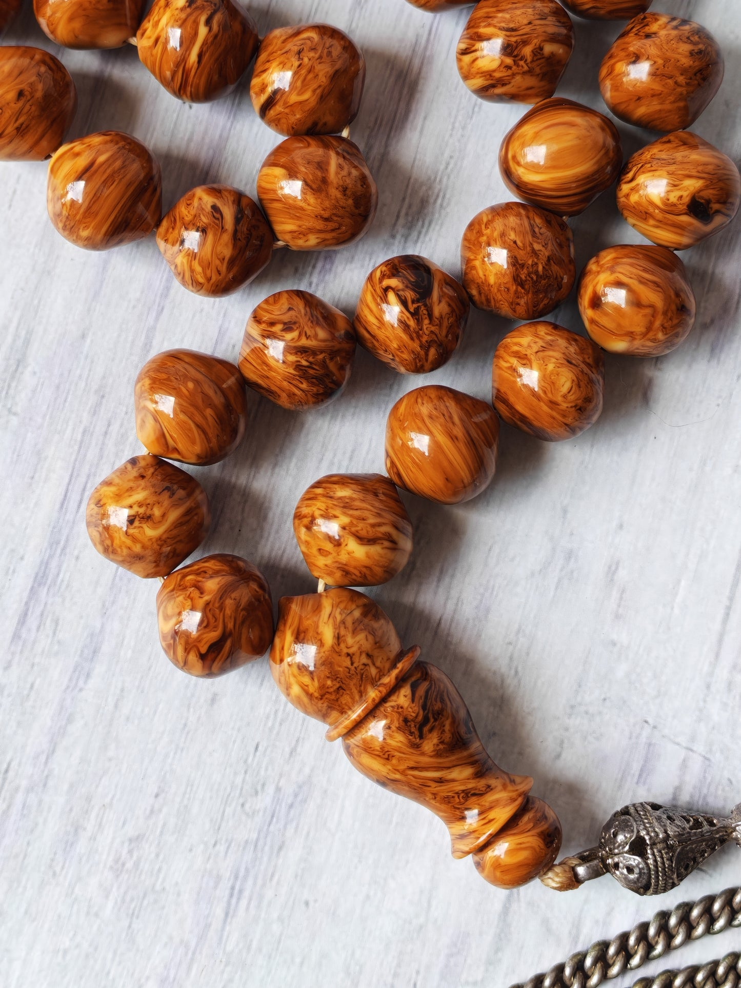 “Savannah Pattern” German Bakelite | 33 Beads | Istanbul Shape | Silver Tassel