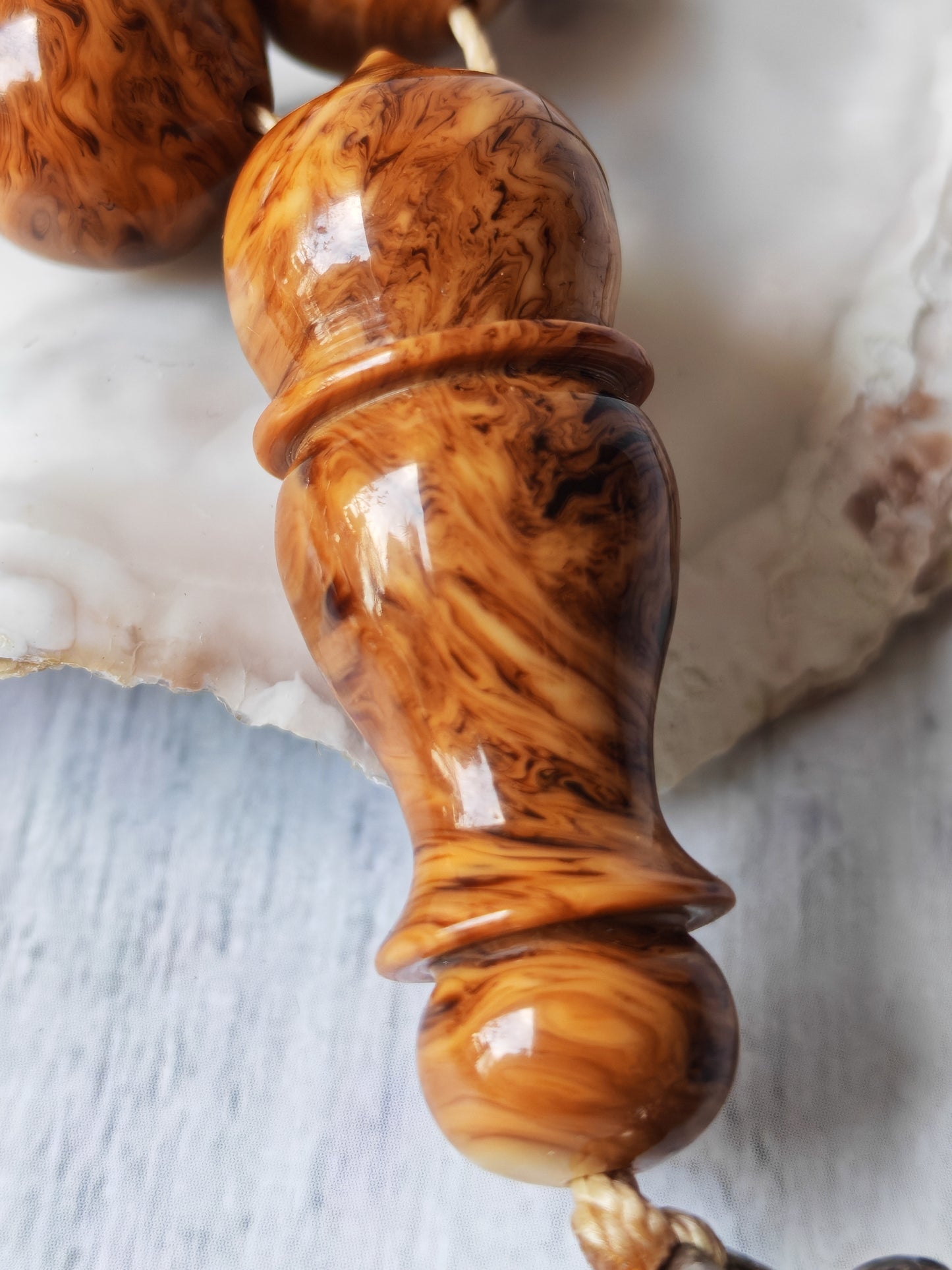 “Savannah Pattern” German Bakelite | 33 Beads | Istanbul Shape | Silver Tassel