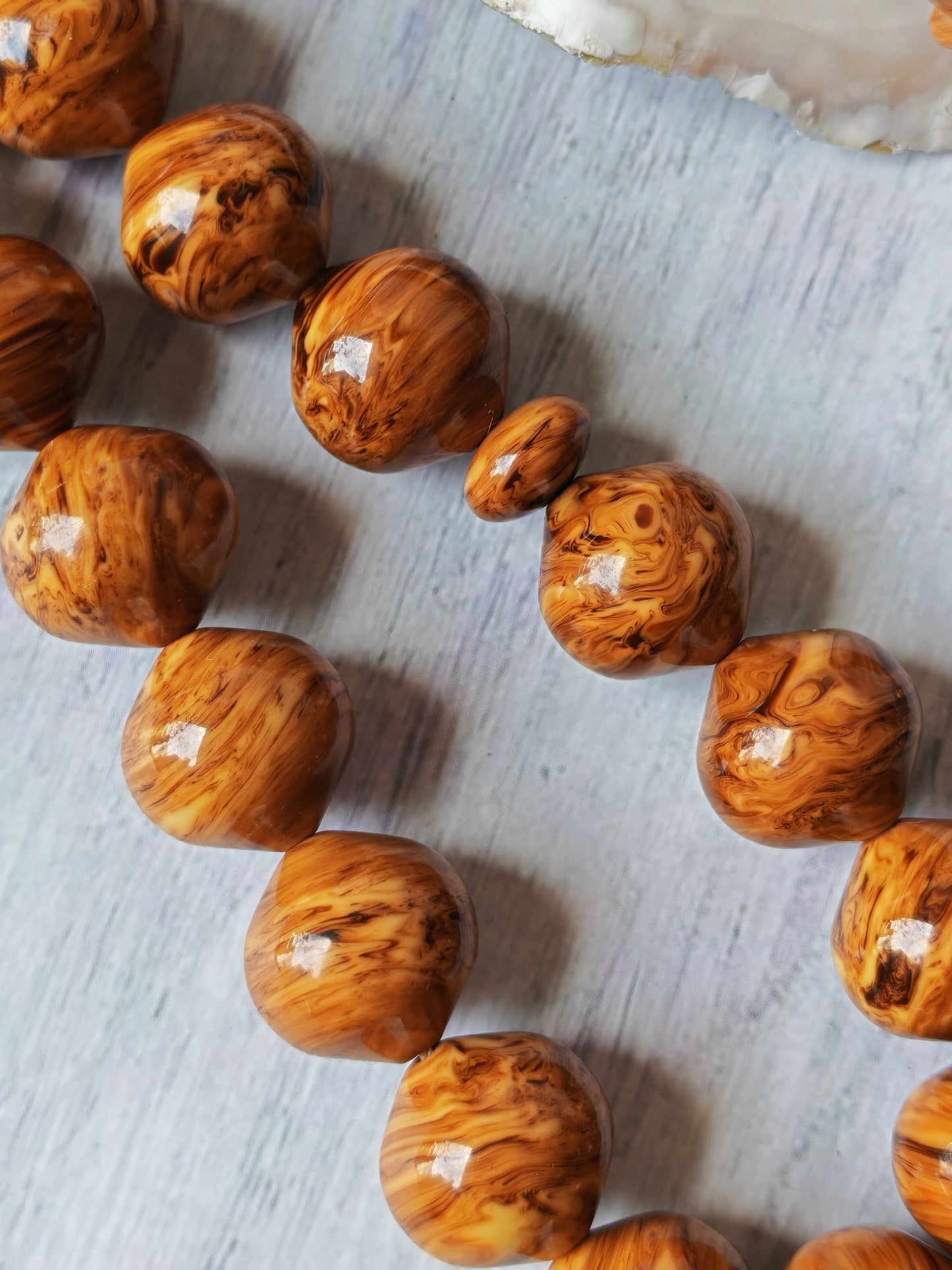 “Savannah Pattern” German Bakelite | 33 Beads | Istanbul Shape | Silver Tassel