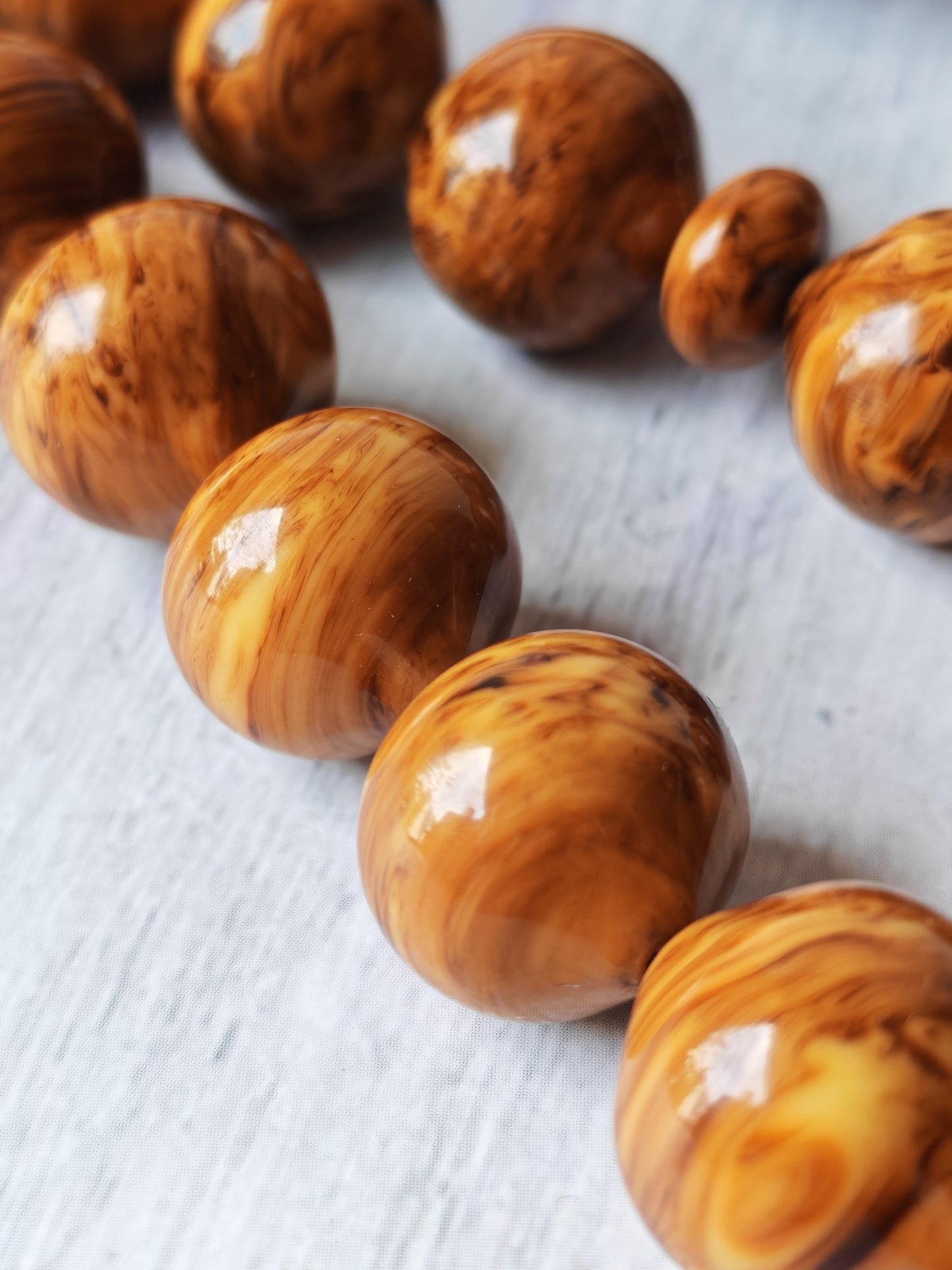 “Savannah Pattern” German Bakelite | 33 Beads | Istanbul Shape | Silver Tassel