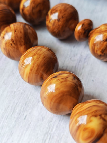 “Savannah Pattern” German Bakelite | 33 Beads | Istanbul Shape | Silver Tassel