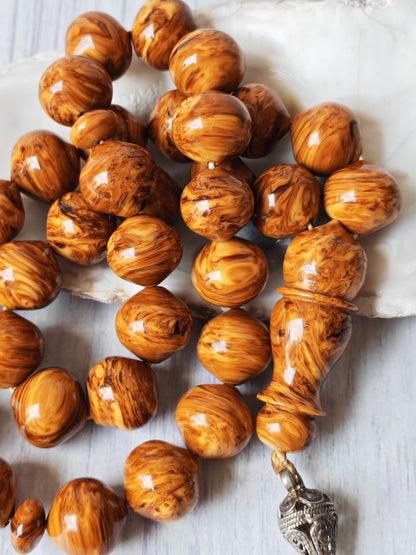 “Savannah Pattern” German Bakelite | 33 Beads | Istanbul Shape | Silver Tassel