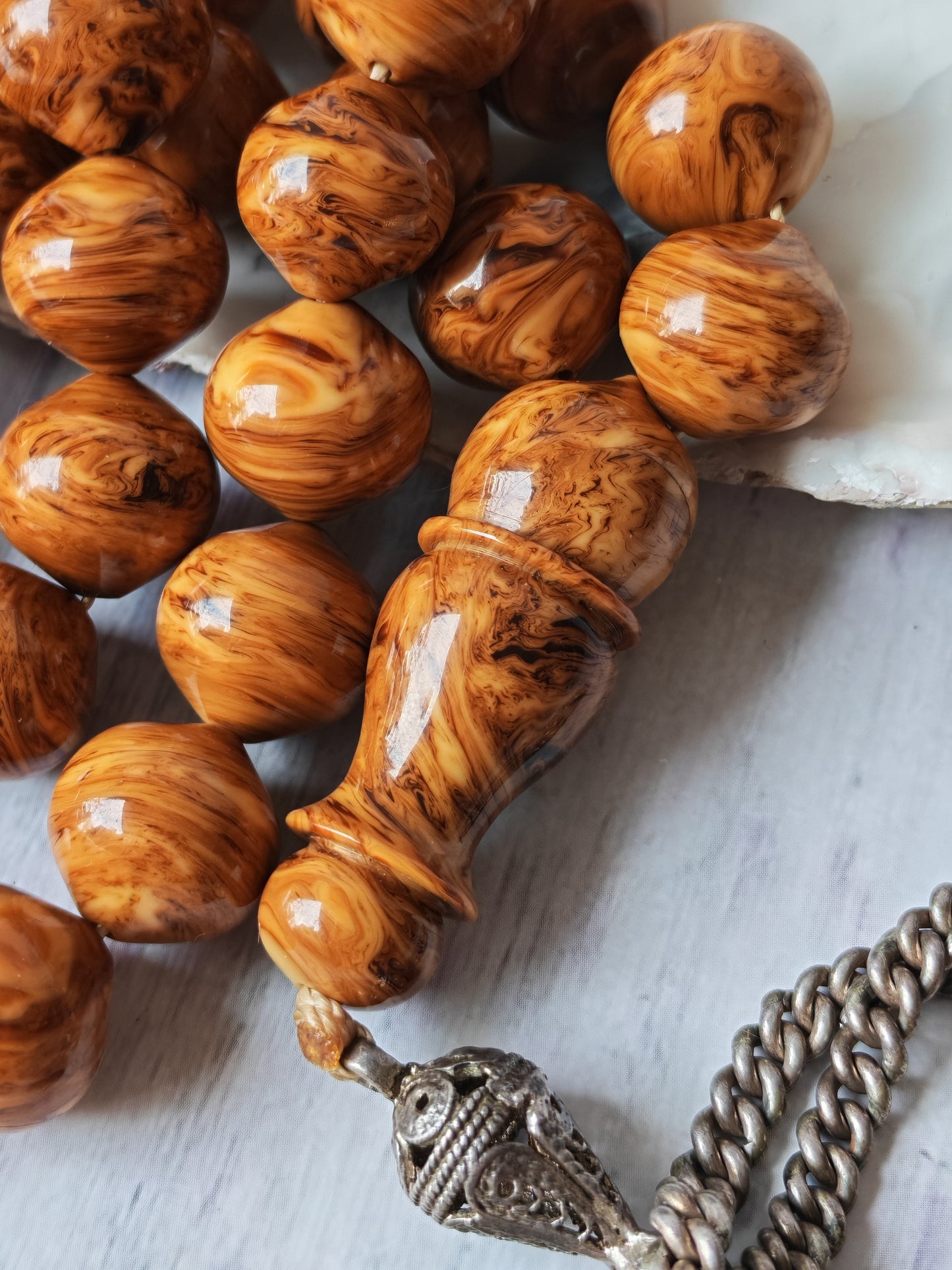 “Savannah Pattern” German Bakelite | 33 Beads | Istanbul Shape | Silver Tassel