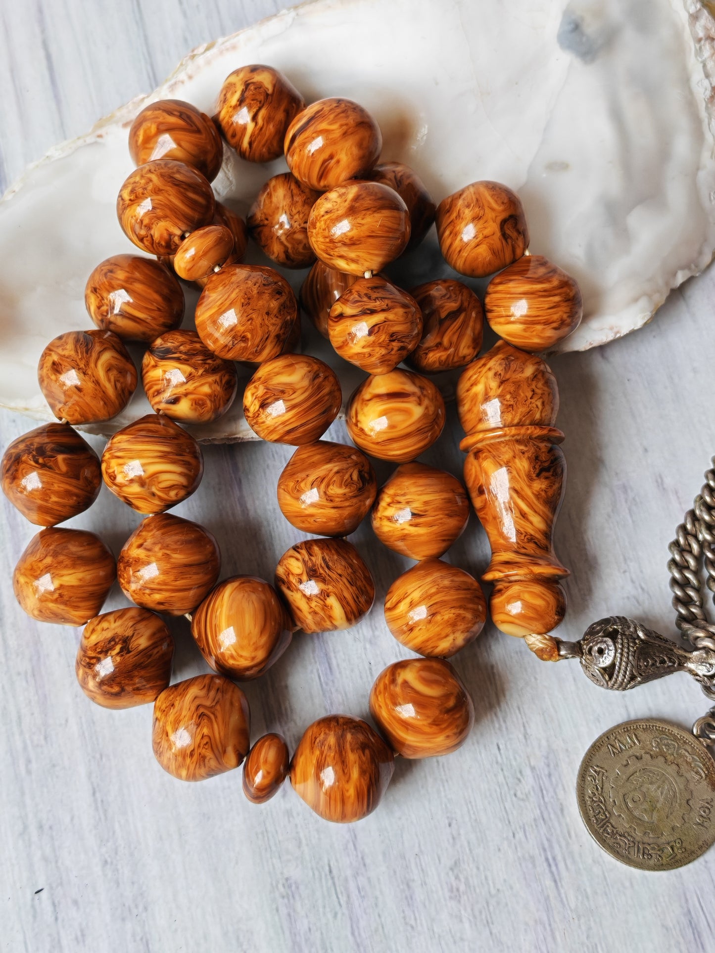 “Savannah Pattern” German Bakelite | 33 Beads | Istanbul Shape | Silver Tassel