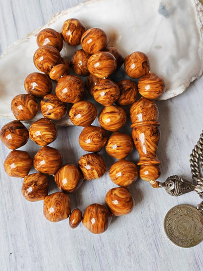 “Savannah Pattern” German Bakelite | 33 Beads | Istanbul Shape | Silver Tassel