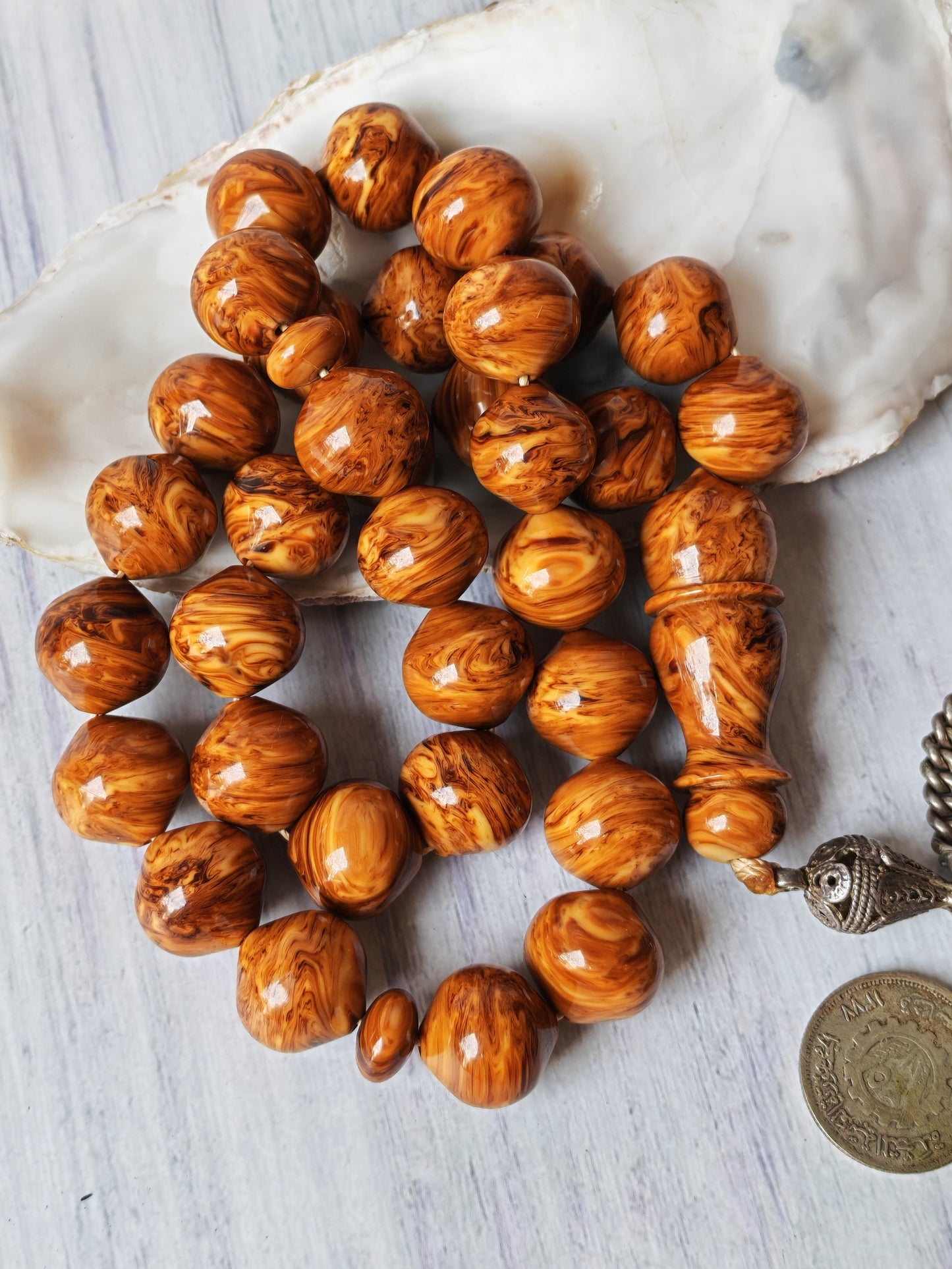 “Savannah Pattern” German Bakelite | 33 Beads | Istanbul Shape | Silver Tassel