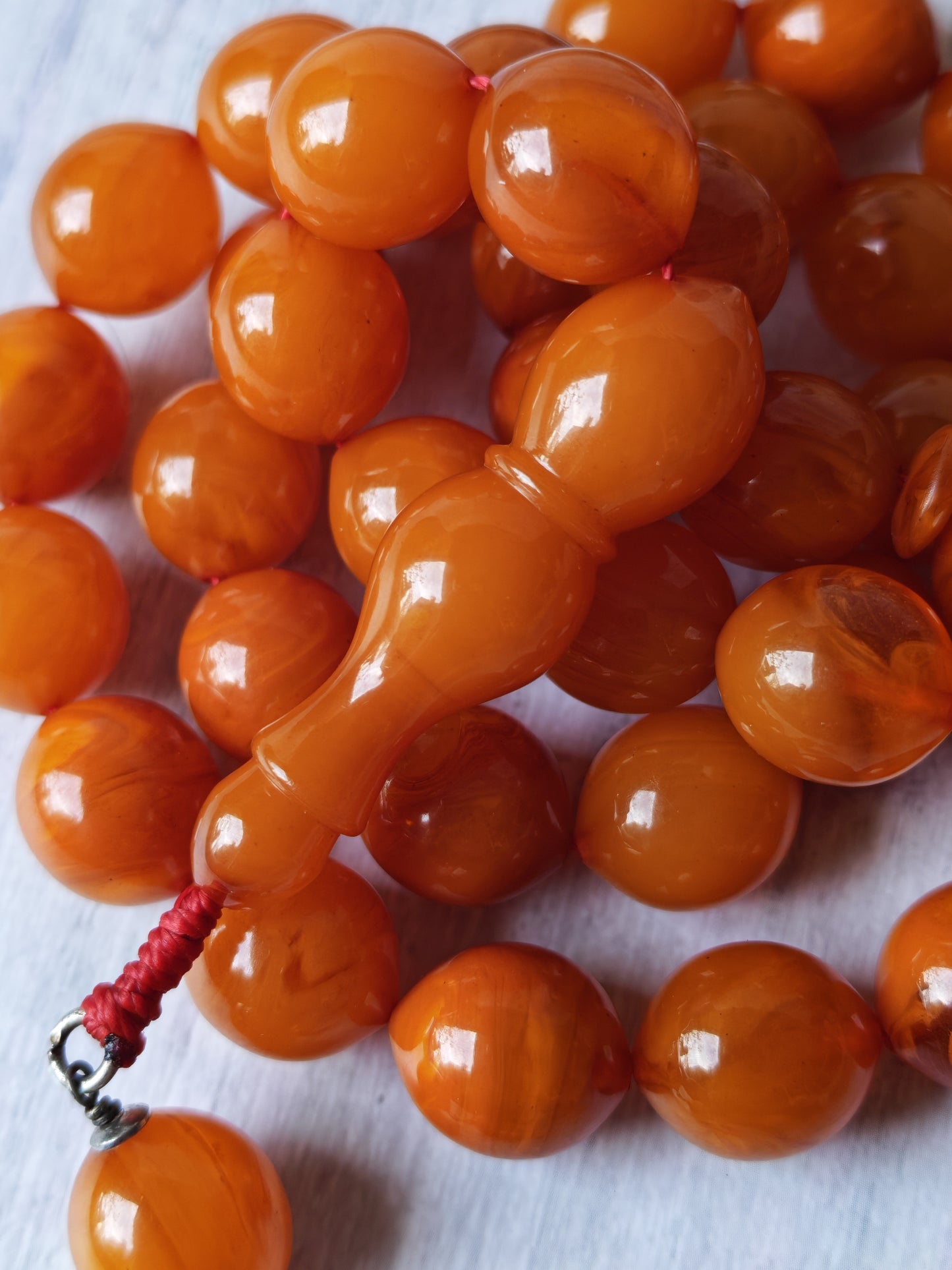 German Bakelite Carvacraft Tasbih – 39 Pigeon-Egg Beads | Turkish Craft | Silver Coin Tassel | Deep Honey Color with Transparent Veins