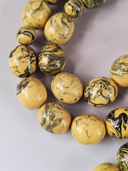 [ Color Update Due to Natural Ageing] Vintage Milky "Chernobyl" Bakelite Misbah 47 Beads Pigeon Egg