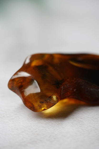 Unique Amber Piece with Multiple Insects Inclusions: 2 spiders and 2 flies