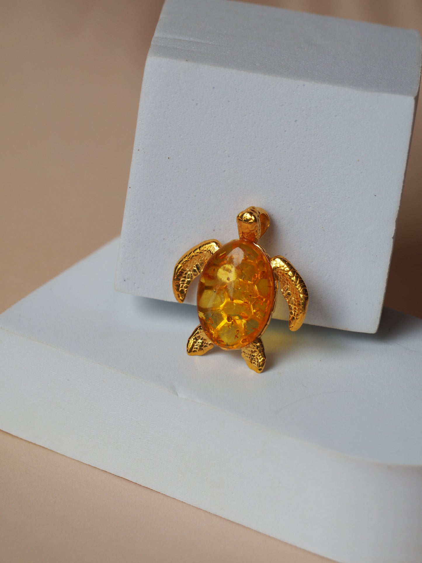 Citron Amber Turtle Shape Pendant in Gold Plated Silver 925