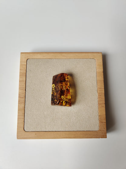 Irregular Raw Amber Piece | Collectible | Citron | Air Bubbles