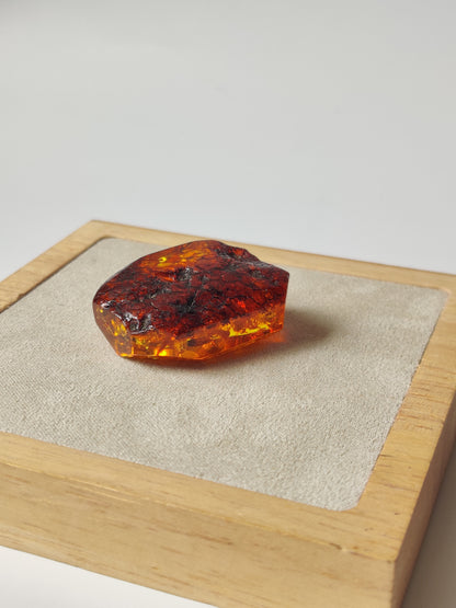 Raw Faceted Irregular Citron Amber Piece | Suitable as Cabochon or Collectible