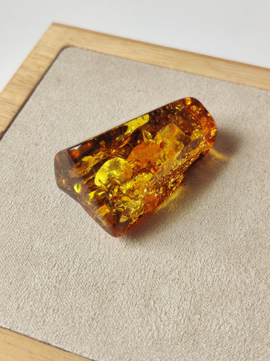 Irregular Raw Amber Piece | Collectible | Citron | Air Bubbles