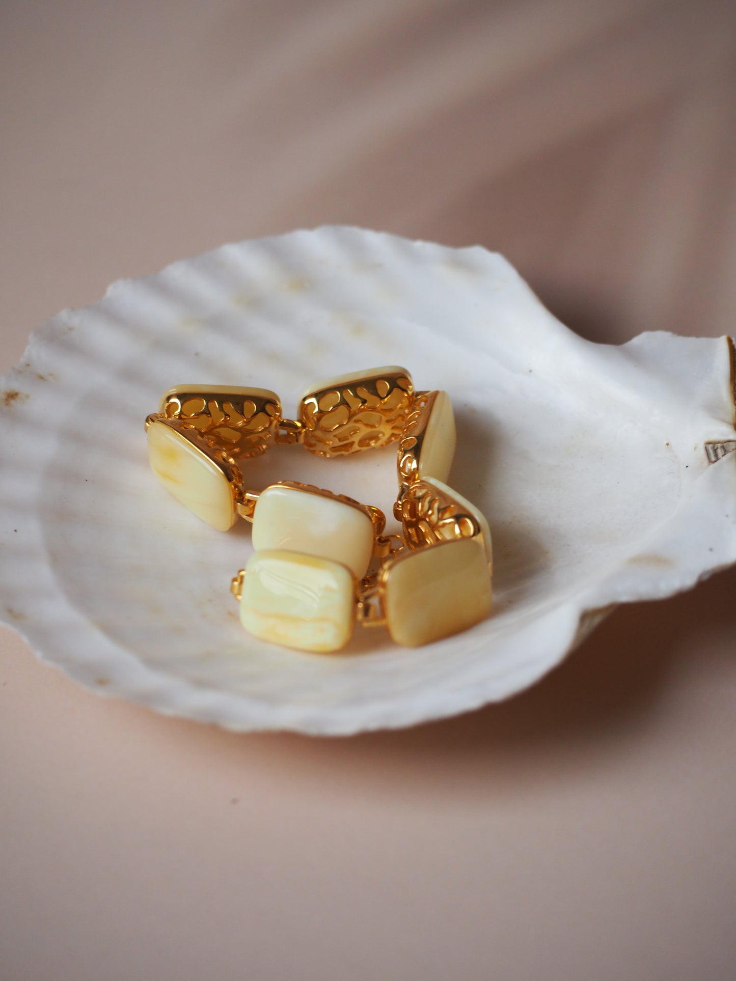 Natural Milk Amber Gold Pleated Bracelet
