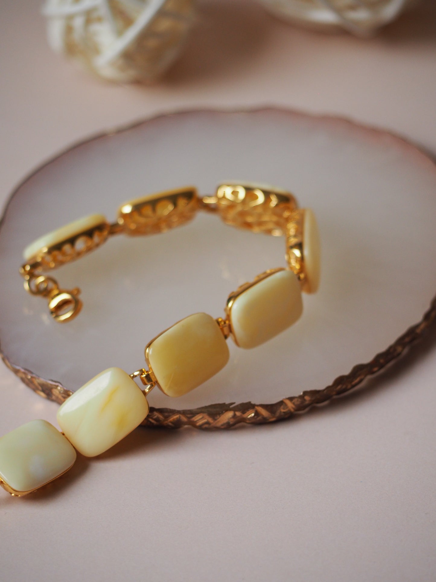 Natural Milk Amber Gold Pleated Bracelet