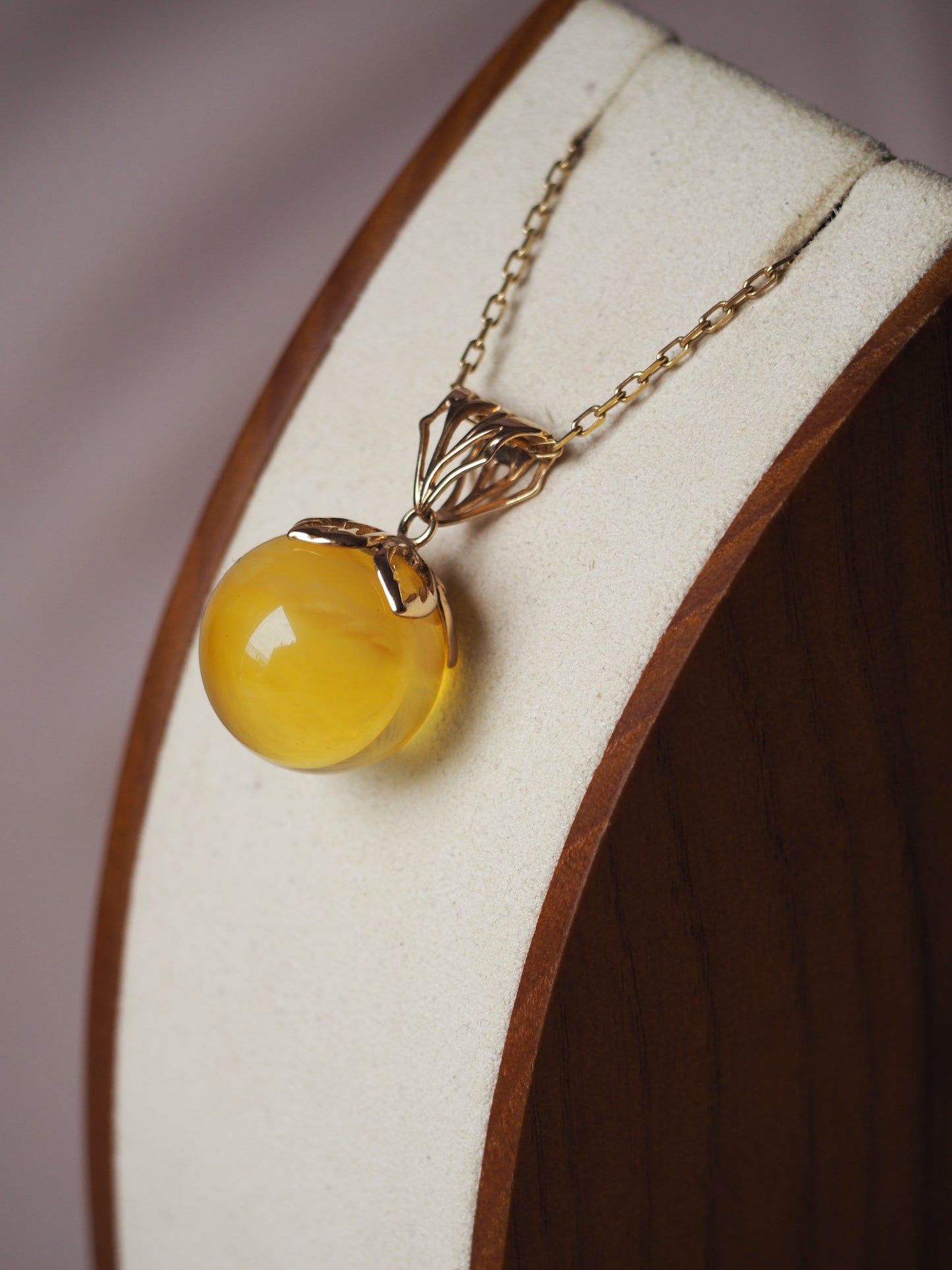 Natural Butterscotch Cloudy Amber Ball Pendant 19,5mm