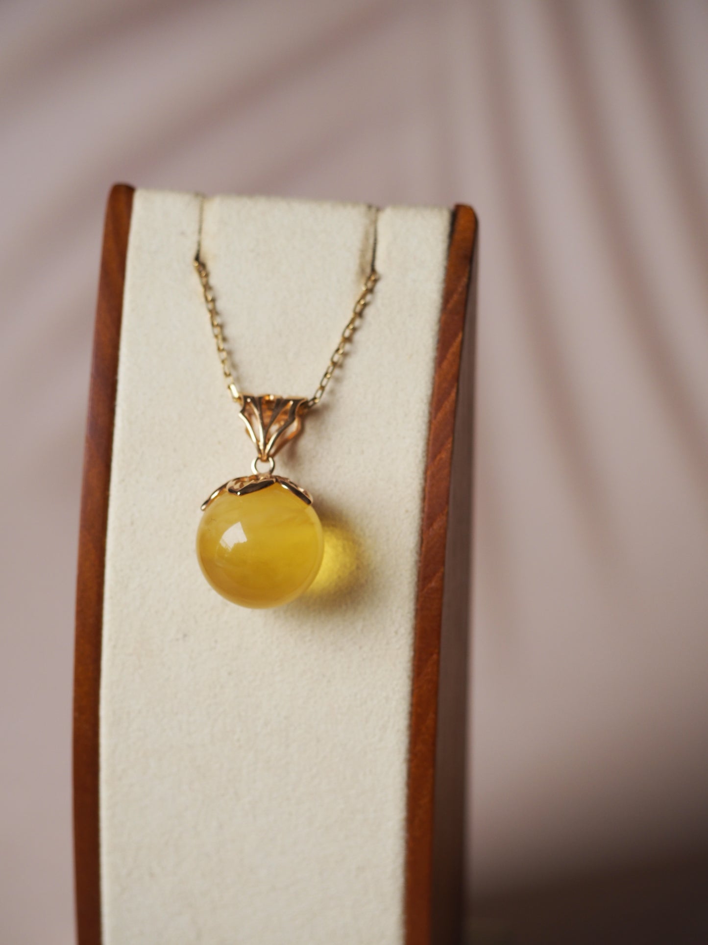 Natural Butterscotch Cloudy Amber Ball Pendant 19,5mm