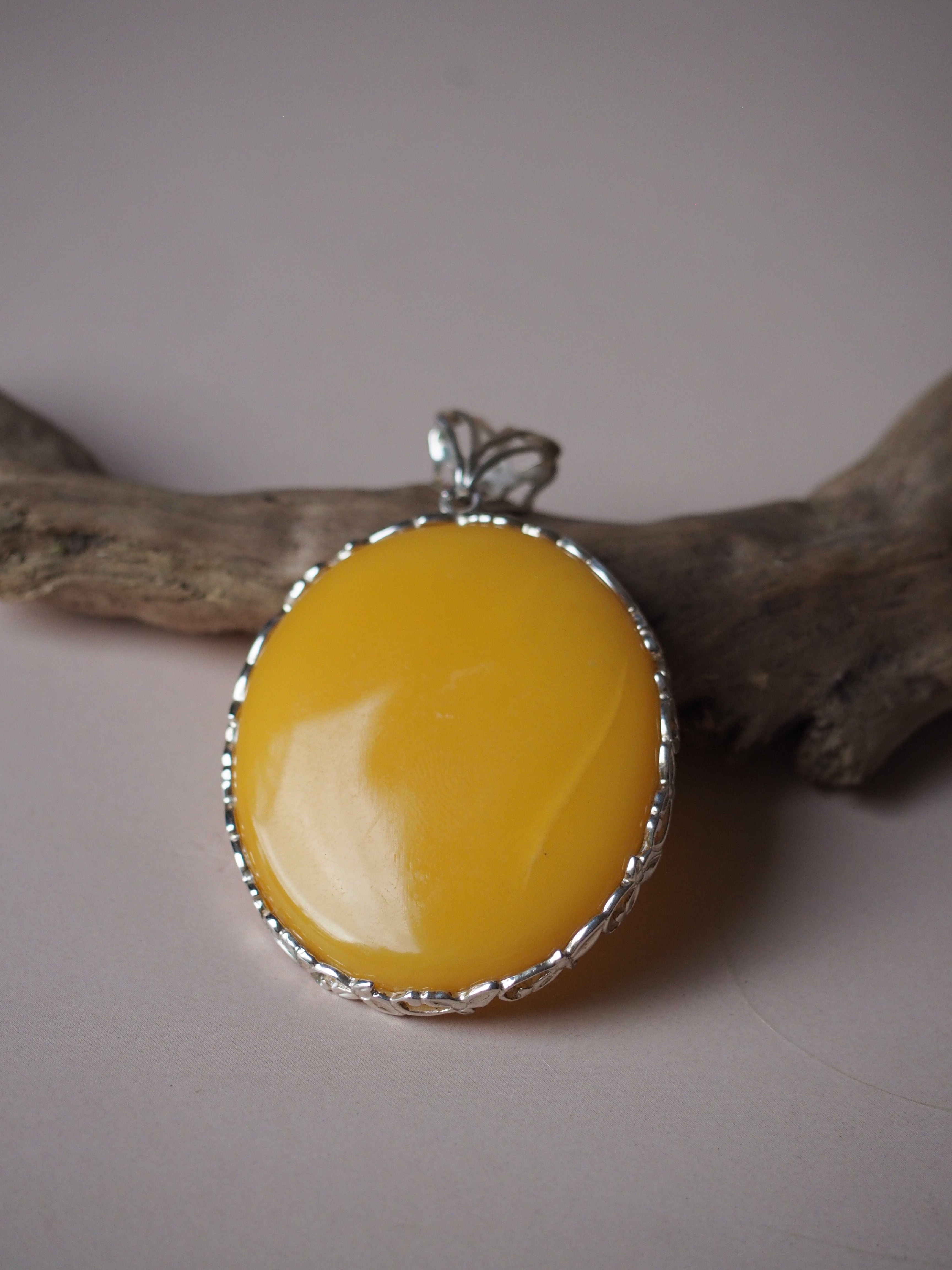 Butterscotch hot sale amber pendant