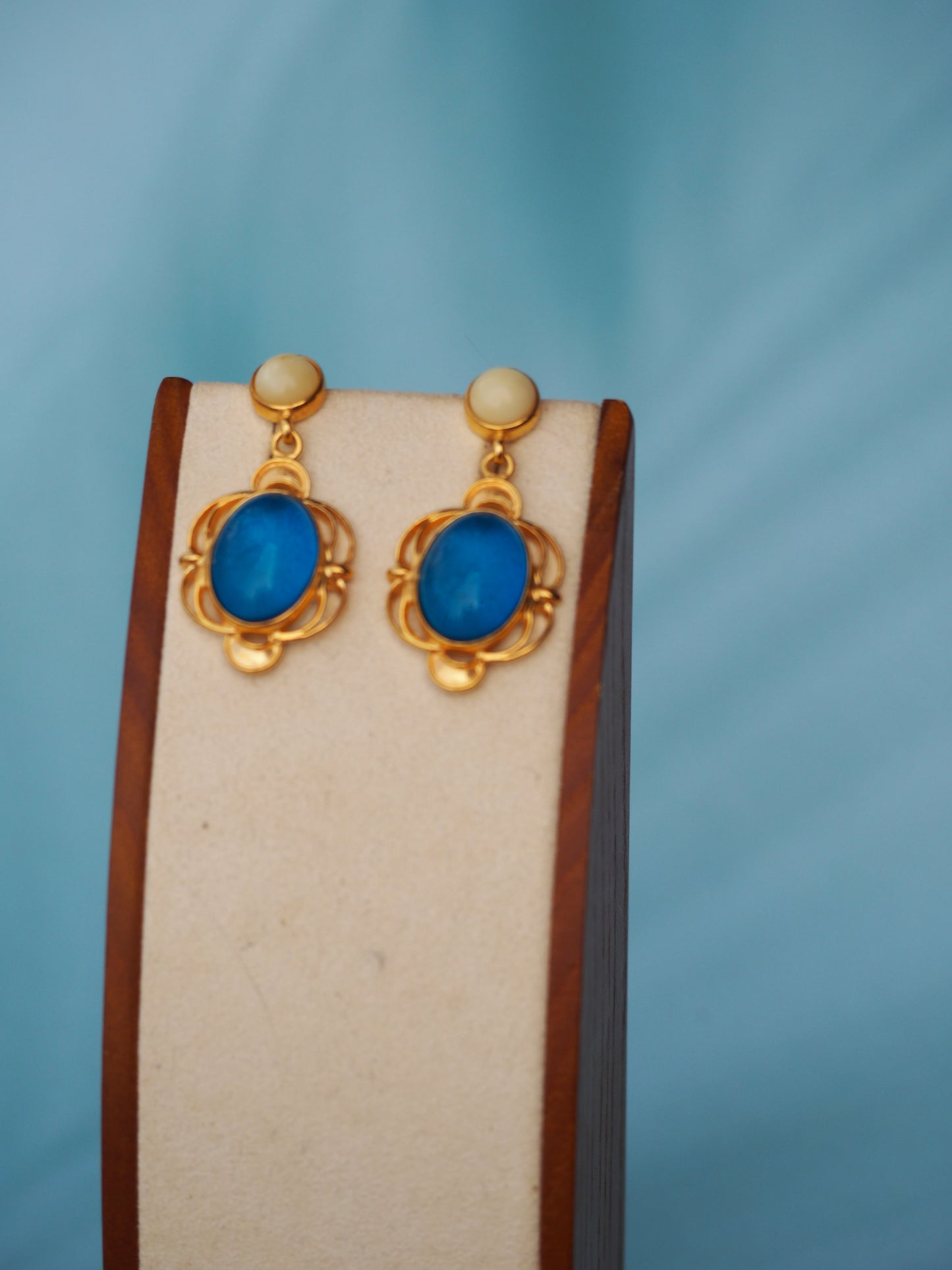 Blue & Milk Amber Earrings in 18k Gold Pleated Silver