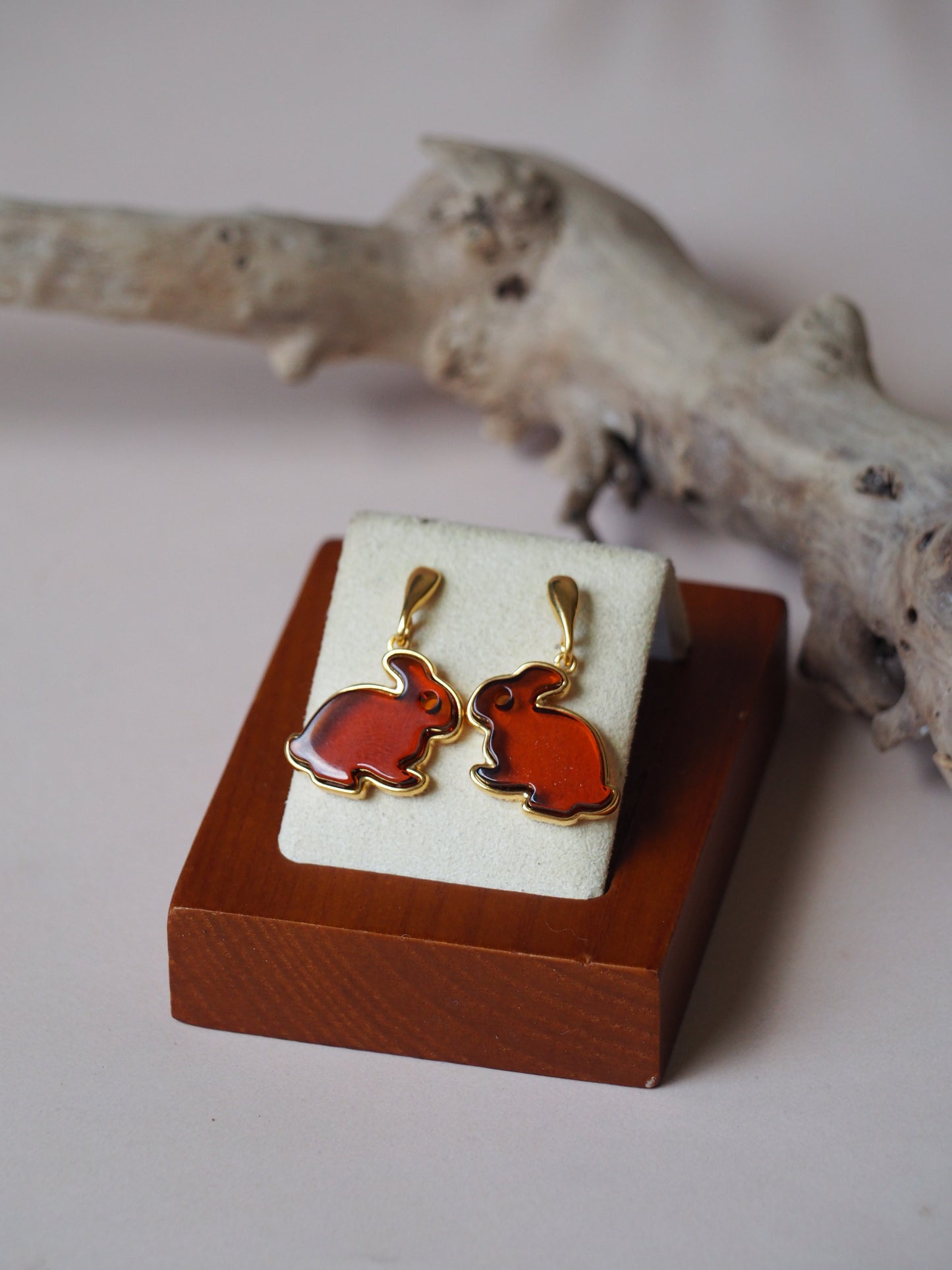 Cherry Amber Rabbit Stud Earrings in Gold Pleated Silver 925