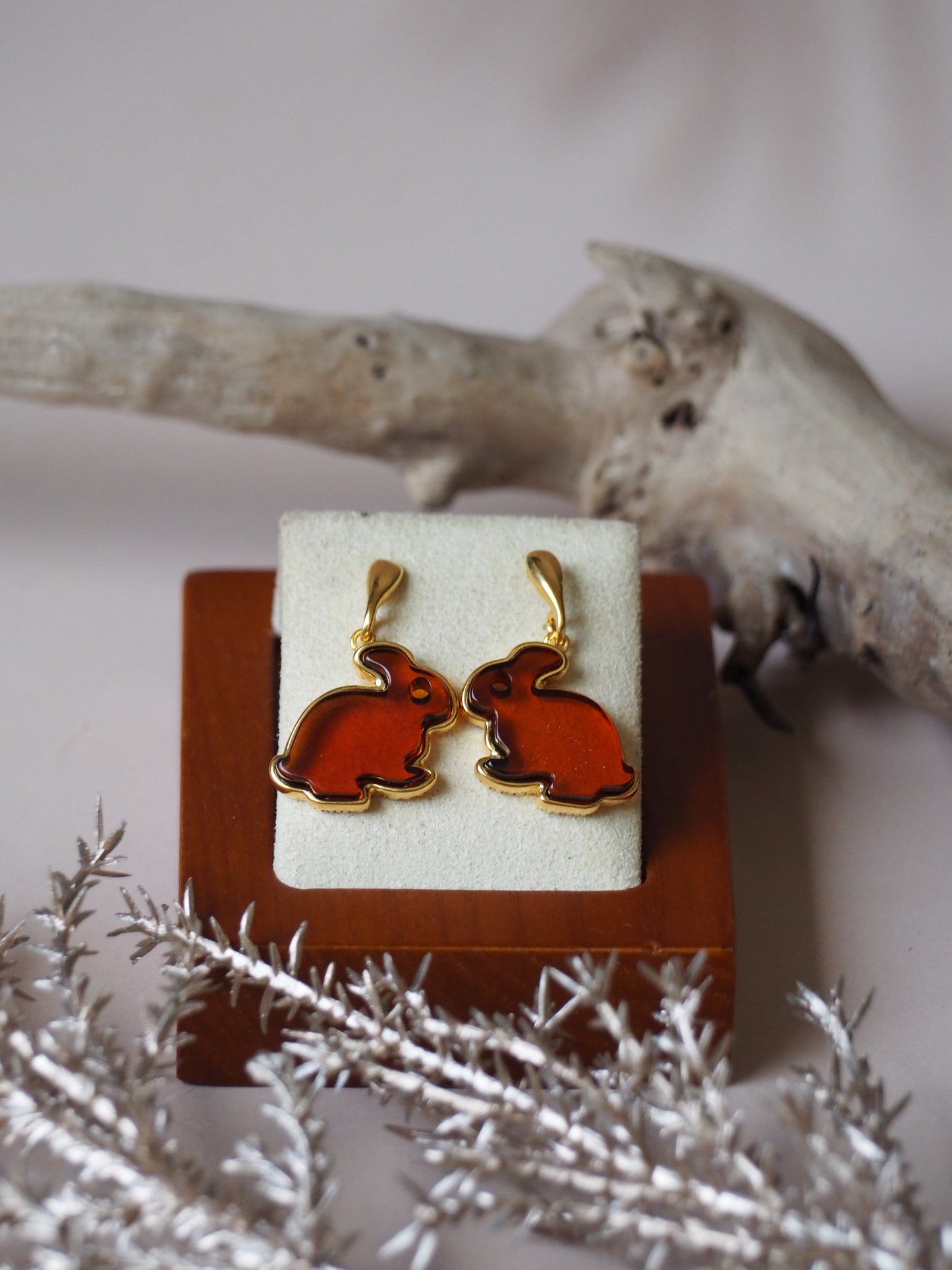 Cherry Amber Rabbit Stud Earrings in Gold Pleated Silver 925